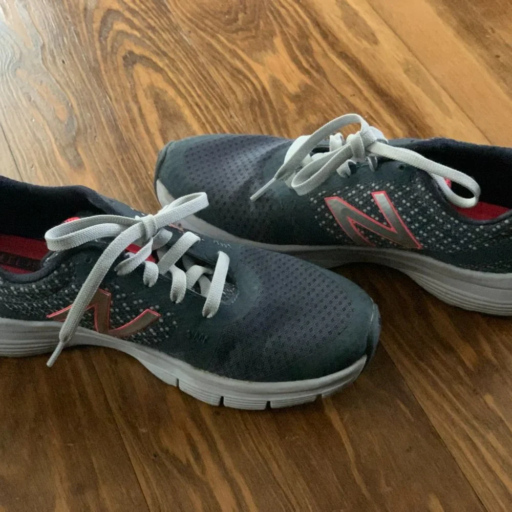 New Balance Tennis Shoes - Picture 3 of 3